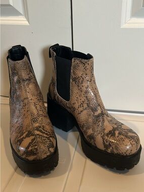 Vagabond Tan Python-Print Platform Chelsea Boots